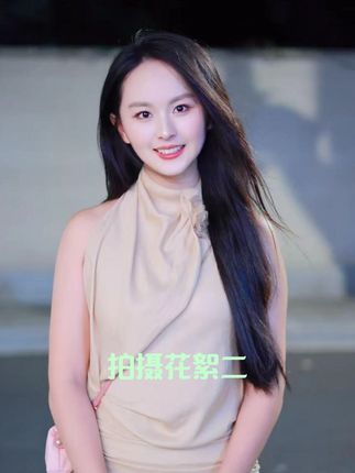 上海街拍/范范 人口范范子 拍摄花絮二 00年 安徽姑娘 单身 净高173 狮子座 气质女神 甜妹,刚在上海工作 播音主持专业 但现在工作是在字节跳动做互联网运营 非常优秀也很谦虚,特别漂亮身材也超级好 气质型美女 清纯女神 声音也太温柔了,平时爱看电影也热爱旅行 喜欢性格好的男生 身高和自己差不多就行,上海街拍有多出片 晚风很温柔 街头摄影 拍照 时尚街拍 时尚穿搭#给陌生人拍照 #街拍 #街拍美女 #女神 #摄影约拍