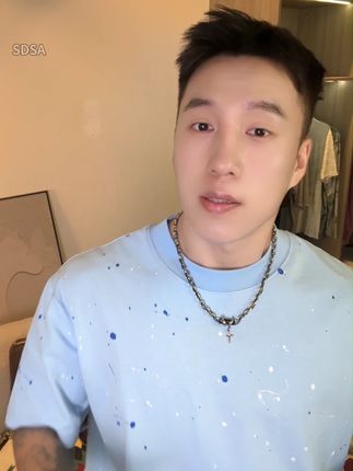 素衣载奢韵,寻常漾从容 #男装潮流猎人#时尚#穿搭#潮牌