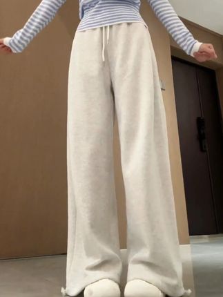 早秋就这条卫裤穿着舒服!#秋季穿搭 #ootd穿搭 #显高显瘦显腿长 #慵懒风穿搭 #休闲裤