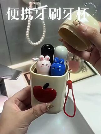 暑假带娃旅行 洗漱杯一定要带上 这个三合一质感非常好 还是万毛牙刷 刷的干净不伤牙龈 特别好用 小小的还不占地方#出差旅行必备 #旅行漱口杯 #洗漱杯