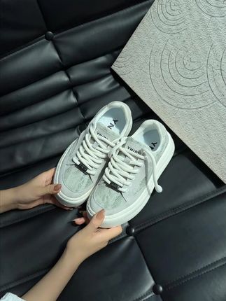 不会穿搭看过来,会呼吸的厚底休闲板鞋,龙蒿绿配色搭遍衣柜 #潮鞋推荐 #潮鞋穿搭 #穿出高级感