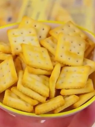 苏打饼干零食饼干#苏打饼干 #零食饼干 #苏打饼干零食 #饼干 #解馋饼干