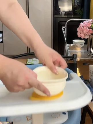 辅食碗真的没有必要买那么多,从喂辅食到宝宝学会自主进食这一个碗就够了。能用到孩子好几岁,一整圈儿都有挡片,宝宝学自主进食可好用了。 #辅食碗 #自主进食 #宝宝辅食 #蛋花碗 #宝宝餐具