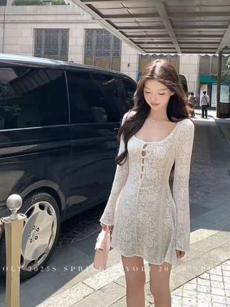 镂空设计纯欲法式长袖连衣裙女秋新款修身A字裙子短裙 #面料柔软舒适#洋气减龄#显瘦穿搭#小个子穿搭#梨形身材穿搭