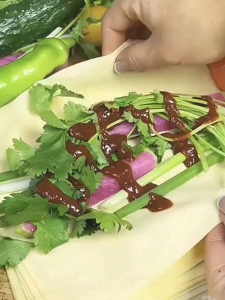 #上热门话题 这个就是我家常吃的东北榆树干豆腐,它可不是普通