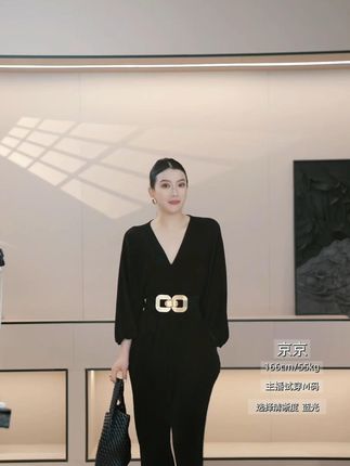 秋季必备!【黑缎之吻】V领长袖气质连衣裙登场! #高级感裙子 #中长款裙子 #中长款女装 #中长款裙 #中长款裙装