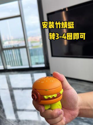 现在的竹蜻蜓陀螺枪可比小时候的好玩多了,又可以发射竹蜻蜓又可以转陀螺,太有趣了!#儿童玩具#陀螺玩具#竹蜻蜓