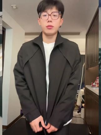 <行动夹克>美式休闲流光机能风工装夹克男士户外飞行服立领外套#美式休闲夹克 #工装夹克 #户外飞行服 #立领外套 #阳光大男孩