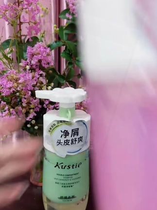 蔻斯汀洗发水 #我的好朋友给我安利了这个花香洗发水 ,夏天油头细软的,发根都立起来了,这个夏天就它了#夏日必备 #寇斯丁 双舱洗发水#洗护好物  #种草 @DOU+小助手 @DOU+好生意