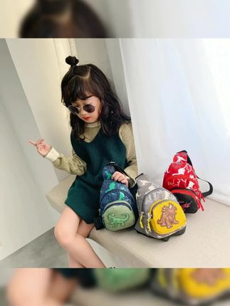 卡通恐龙儿童单肩胸包新款萌宝可爱出游旅行背包男女孩时尚斜挎包#儿童胸包 #卡通恐龙包 #旅行背包 #儿童斜挎包 #萌宝背包