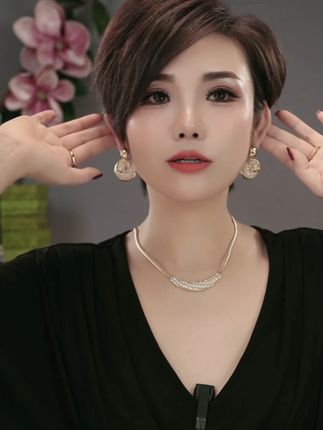 #美出高级感 #耳钉 #首饰分享 #女人味 #修饰脸型