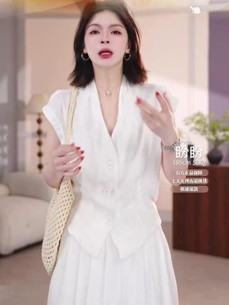 上身一秒先温柔气质,夏季亚麻套装 #穿出高级感 #夏季新款 #显瘦穿搭 #穿搭的尽头是极简 #百家好官方旗舰店直播间