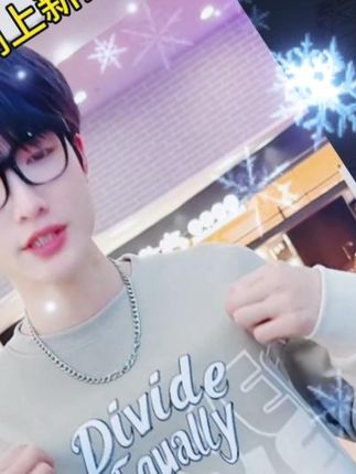 入秋了,给快开学的儿子备件潮流渐变圆领卫衣,精梳棉材质贴身穿亲肤舒适,单穿内搭都好看 #卫衣 #学生党必备 #早秋穿搭 #开学季穿搭