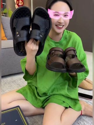 啄木鸟沙滩凉鞋,穿上巨巨软乎,夏天出门开车遛弯都能穿,质量杠杠的,兄弟们,放心拍! #夏季新款 #超便宜超划算 #软底软面穿上超舒服 #沙滩凉鞋