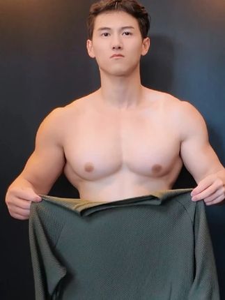 兄弟们 这个衣服穿着太舒服了 #健身日常 #腹肌 #长袖 #纯色t恤