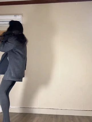 一到秋冬就必需入手的灰色竖条纹打底裤,真的保暖又百搭~这不比普通秋裤好穿么!#打底裤 #秋冬穿搭 #ootd穿搭