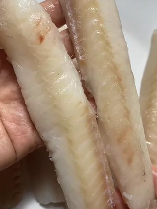 阿拉斯加狭鳕鱼是深海冷水域自然生长,肉质细腻如雪,每一块颈背肉都是精华,嫩滑弹牙还没刺!高蛋白低脂肪,营养拉满超健康~ 清蒸鲜掉眉毛,连汤汁都舍不得浪费!厨房小白也能轻松驾驭,无论是减脂餐还是家庭宴客,它都是惊艳味蕾的宝藏食材!赶紧码住,解锁美味新体验!#阿拉斯加狭鳕 #阿拉斯加狭鳕鱼 #狭鳕鱼柳 #海鲜原产地 #从来没吃过这么好吃的东西