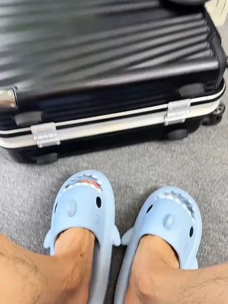 二代鲨鱼拖鞋男夏季防滑居家踩屎感网红女ins外穿#拖鞋  #鲨鱼拖鞋  #踩屎感拖鞋  #防滑拖鞋  #居家拖鞋