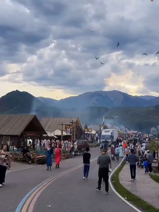 未来产业爆发在即,普通人如何抢占先机?中美脱钩,普通人如何避险?当AI学会“算计”钱,银行还需要人类吗?#财经 #商业 #AI #中美博弈#股票