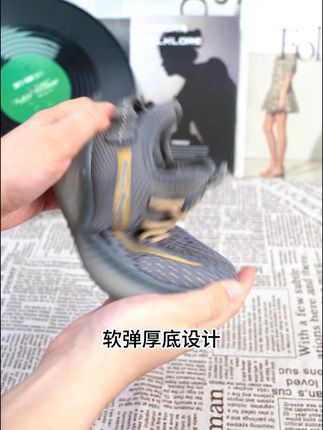 鞋面真的好软!!穿他出去玩简直不要太合适。 #好鞋推荐 #童鞋 #百搭鞋子 #男鞋 #透气舒适