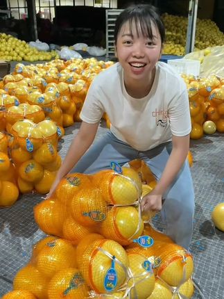 福建红心柚,果肉饱满,一口甜! #红心蜜柚 #红心柚子 #爆汁 #信扬柚子 #中秋国庆动起来