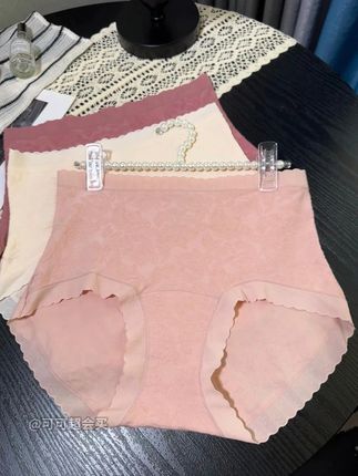 有小肚子,屁屁扁塌没有型的姐妹,真的要去试试这款中高腰收腹提臀裤,面料软糯亲肤,贴身穿别提有多舒服,关键到手3条才这价,真的可以闭眼冲!#贴身衣物#收腹提臀裤#面料柔软舒适