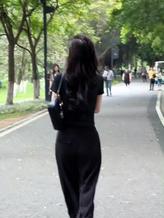 上身秒变纸片人的扎染短袖! 穿腻普通T恤的姐妹们一定要试试!#短袖t恤 #一周穿搭不重样挑战 #显瘦穿搭 #夏天穿什么 #谁穿谁好看