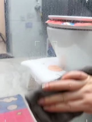 水垢难清理?用它轻松去除顽固污渍,一喷一擦轻松搞定