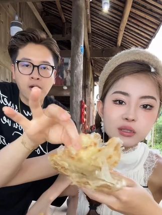 酥笑 酥脆牛肉馅饼加热即食 速冻早餐煎饼皮外酥里嫩 速食半成 #牛肉馅饼 #牛肉饼 #早餐吃什么 #好吃不贵经济实惠 #抖音美食分享 @DOU+上热门 @DOU+小助手