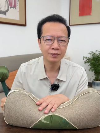 这款艾草枕头太赞了!贴合颈椎,呵护肩颈很舒适!  #艾草枕头