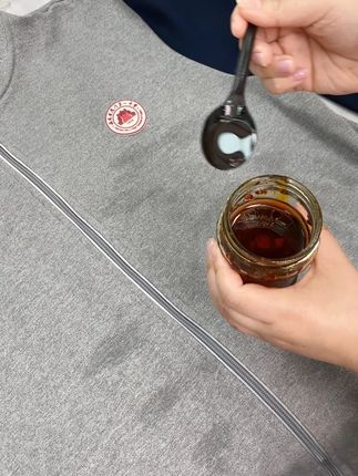 孩子校服上的陈年老油印该怎么清洗呢?试试这款#衣物除油王省时又省力#污渍轻松去除#洗衣神器