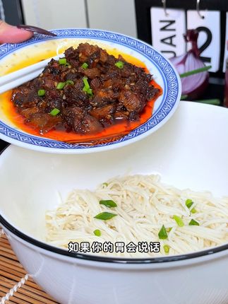 拒绝午餐糊弄学!带饭党福音,白米饭来上一勺,瞬间升级,真牛肉+香菇,营养看的见!#在家做美食 #家常菜 #谁懂这一口的好吃程度 #下饭神器 #吃货必备