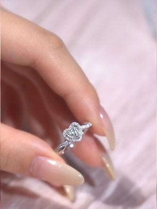喜欢心形戒的女生,一定很想被用DR这款钻戒求婚吧~#DR仪式感 #求婚钻戒 #DR钻戒