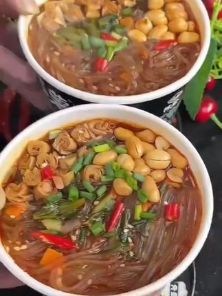 冰淇淋融肤感!绵羊油护手霜狂锁 72H 水润,莫兰迪香绕指整天,粉饼盒大小塞包,倒刺干纹敷 3 晚消失