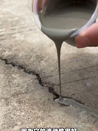 混凝土出现裂缝无法交工验收怎么办?就用这款新型材料 地面裂缝#地面裂缝修补 #地面裂缝修补材料 #地面裂缝修补灌缝胶 #金刚砂地坪裂缝修补材料 #北京三合鑫科技有限公司
