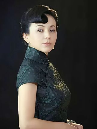 主持人问55岁的王琳“你这么多年为什么一直没有再婚?”王琳说