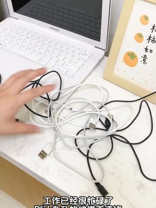 磁吸理线器,免打孔自粘,轻松收纳手机充电线! #理线神器 #家居小物 #桌面整理 #桌面理线神器 #免打孔理线器