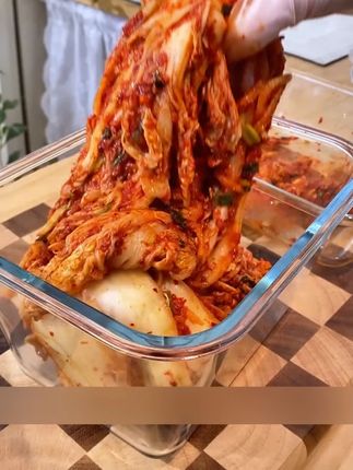 这个2600毫升大容量的玻璃保鲜盒用来腌泡菜、萝卜干、辣白菜、泡鸡爪真的太好用了!#保鲜盒推荐  #泡菜盒  #玻璃保鲜盒  #家用保鲜盒