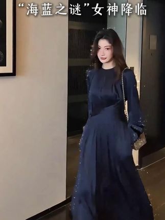 女神降临~ 这裙子真的绝美!#连衣裙 #早秋秀场抄作业告别路人感 #被秋日氛围感穿搭拿捏了 #早秋高智感职场穿搭 #精致穿搭 @DOU+上热门