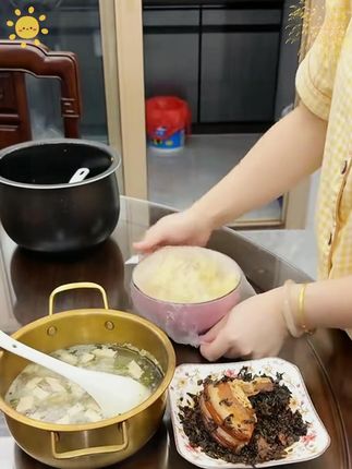 9.9到手500只保鲜膜套,还是加大款,韧性好不易破,翻盖抽取用一个抽一个很卫生,又可以保鲜还能防尘#一次性保鲜膜套 #保鲜膜套食品级 #厨房好物 #99到手50