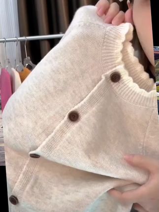 2025秋季新款慵懒风圆领女士毛衣外套短款纯色上衣针织开衫 2025秋季新款慵懒风圆领女士毛衣外套短款纯色上衣针织开衫#秋季新款 #短款上衣 #针织开衫 #时尚百搭 #洋气小衫 @DOU+上热门 @DOU+小助手