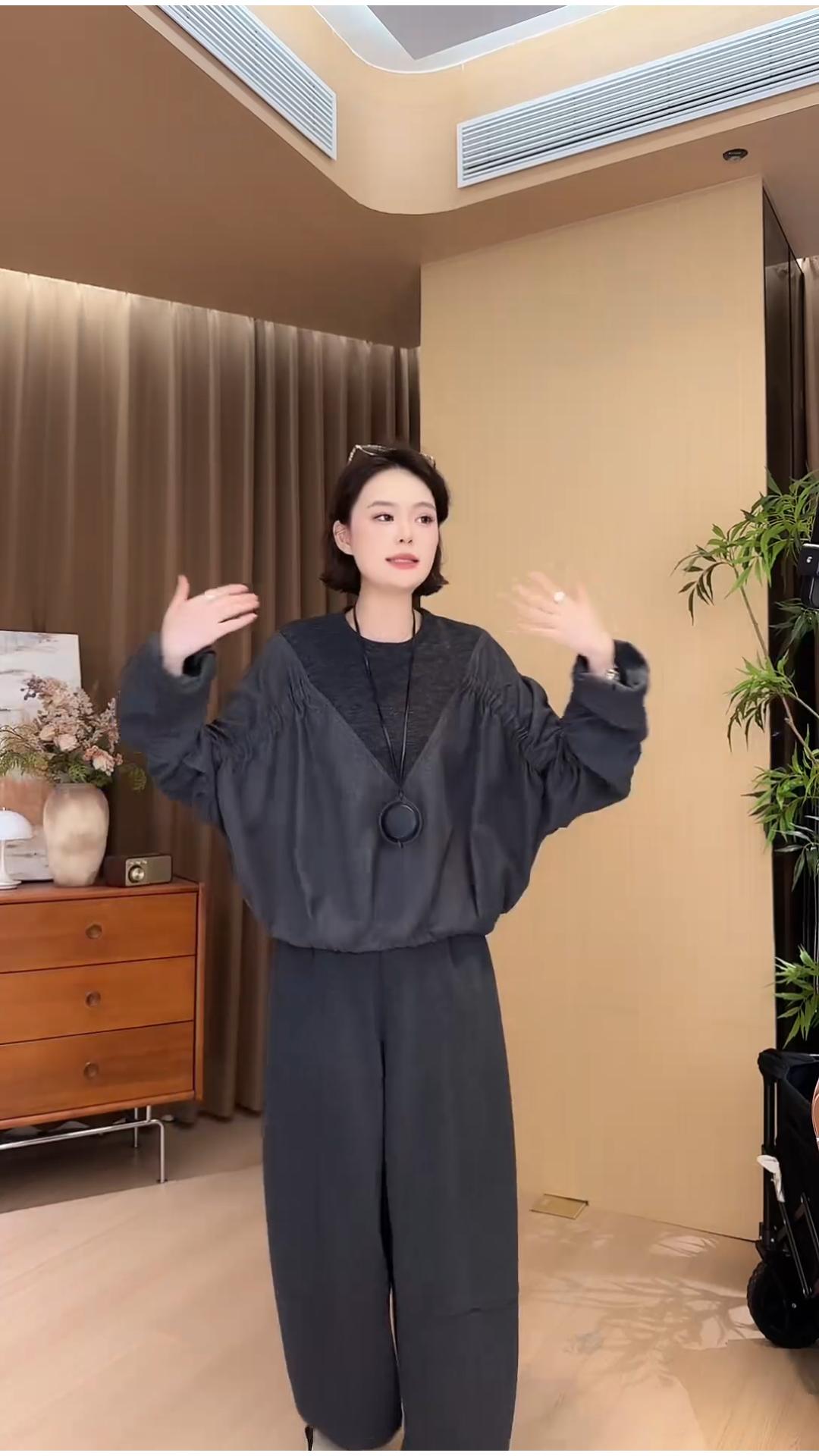 欧尼私服2025秋季新款设计感小众褶皱长。#秋季穿搭 #小众设计 #针织 #高级感穿搭 #时尚