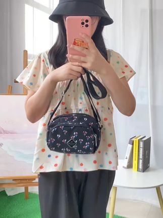 百搭时尚手机包,中老年女士迷你斜挎包 #手机包 #休闲包 #斜挎包 #零钱包 #包包 @DOU+小助手