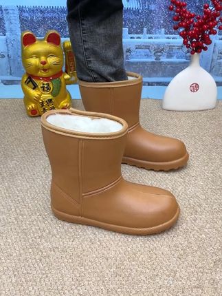 最近雨雪天气多,出门需要一双防寒防水雨靴。#防滑耐磨