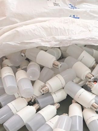 led灯泡节能节能灯超亮圆柱形护眼白光家用螺口E27吊灯照明高亮度#灯泡  超亮LED灯泡玉米柱形节能灯正品E27螺口吊灯筒灯家用照明护眼灯泡#柱形灯泡 #家居照明 #室内  #led灯@DOU+好生意 @DOU+小助手