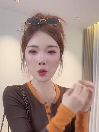 2025秋款撞色假两件独特别致内搭打底衫女辣妹上衣百搭 #穿搭分享 #搭配分享 #上身效果 #小众设计感 #吊带背心