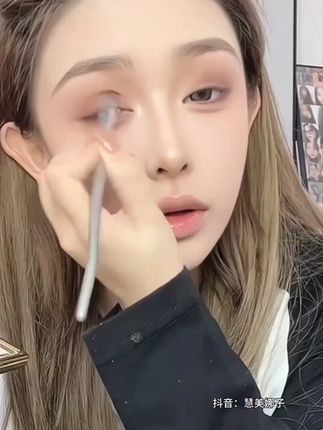 洛佩托多功能12色眼影盘ins超火珠光防水水泥盘爆闪大地冷茶棕色#洛佩托眼影盘 #12色眼影盘 #防水眼影盘 #爆闪眼影盘 #美妆好物