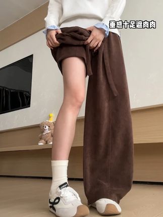 这个秋冬当然需要一条保暖遮肉显瘦又保暖的裤子啦~ #今天穿什么 #显瘦穿搭 #秋冬穿搭 #阔腿裤