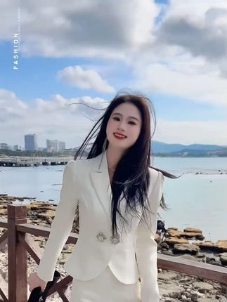 #张予曦毕雯珺真拍了红裙抱 #深情眼 #张予曦 #毕雯珺