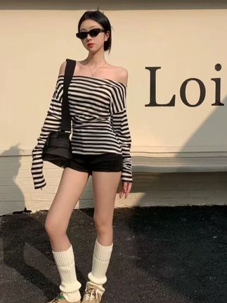 宽松蝙蝠袖韩系chic性感纯欲风辣妹掐腰斜肩条纹薄款罩衫长袖上衣#我的夏日ootd #今天穿什么 #面料柔软舒适 #简约搭配 #通勤搭配